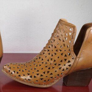 Women's Musse Cloud Brown Leather Perforated Ankle High Boots Booties 10